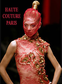 Topmodel Vera Gafron auf dem Laufsteg zur Haute Couture in Paris